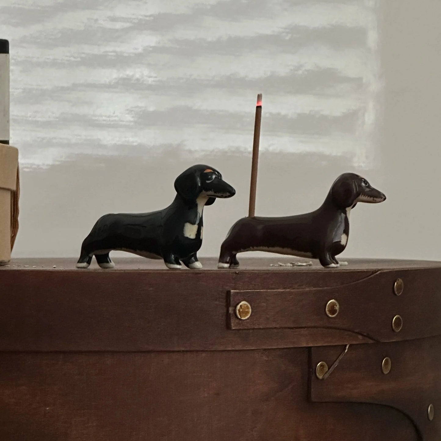 Incense Holder Burner Ceramic Dachshund Dog Humor Novelty Funny Shelf Desk Home Office Aromatherapy Decor Unique Gift Living Room