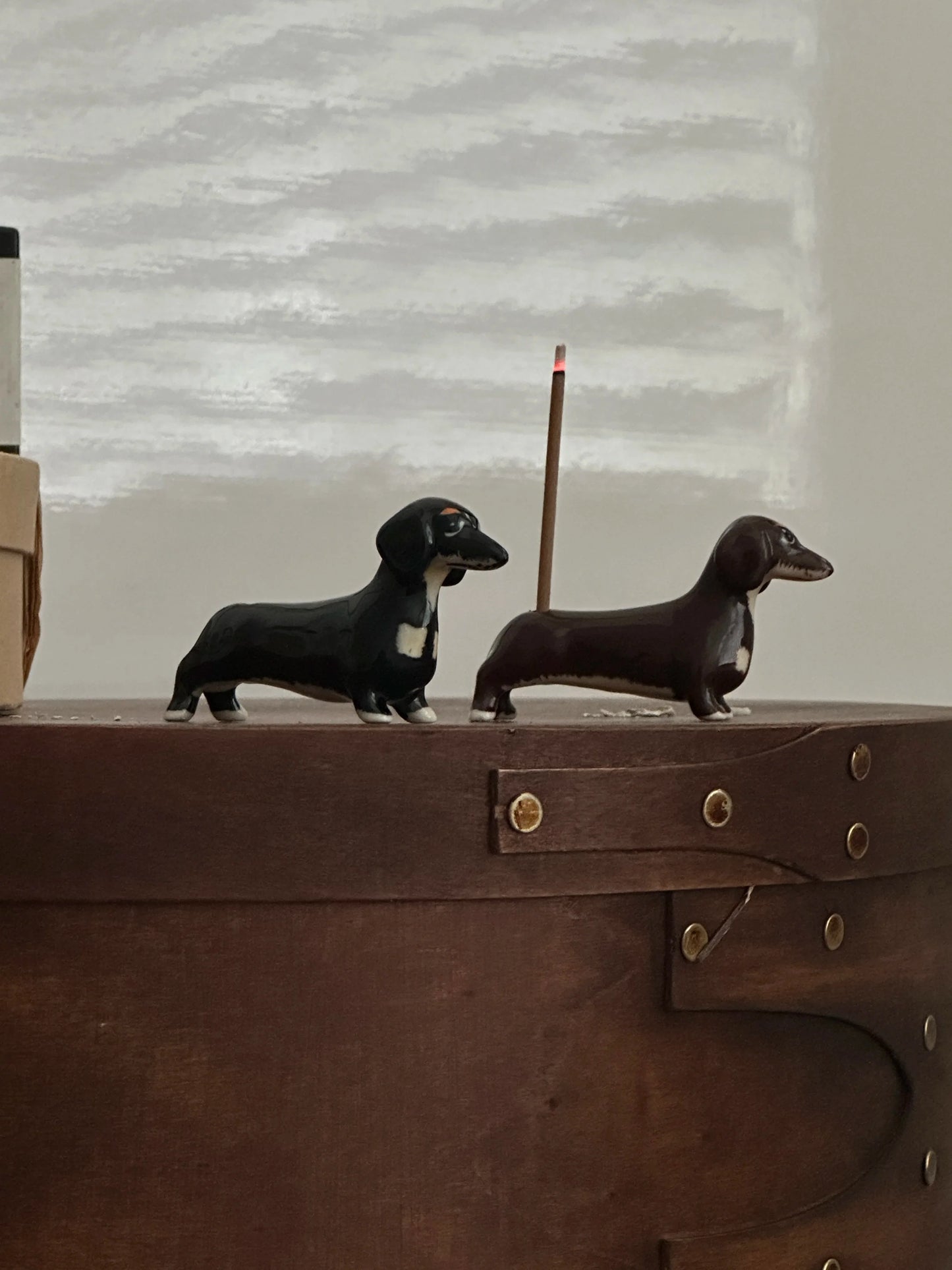 Incense Holder Burner Ceramic Dachshund Dog Humor Novelty Funny Shelf Desk Home Office Aromatherapy Decor Unique Gift Living Room